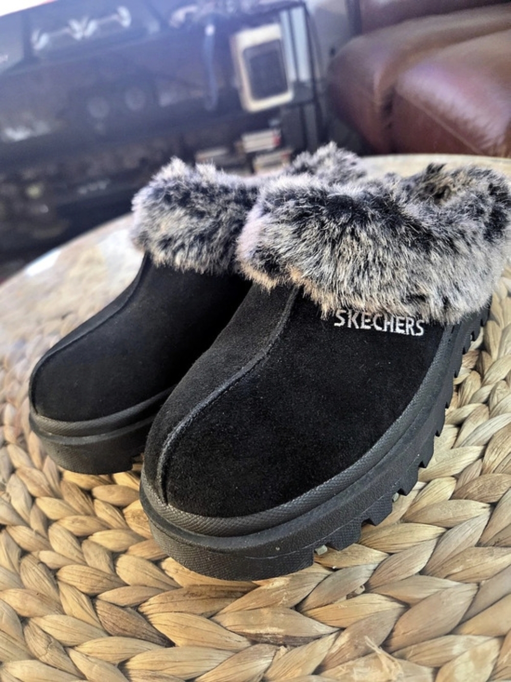 Skechers Shindigs - Fortress Black Faux-Fur Slippers Y2K Women Size 6